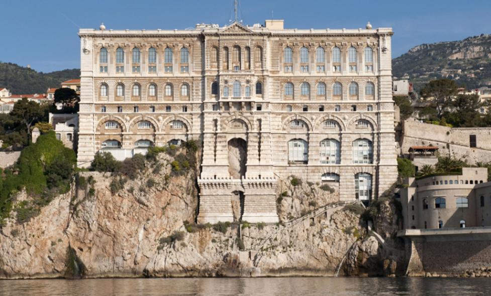 Le Musée Océanographique, vu de la mer - Agrandir l'image, fenêtre modale