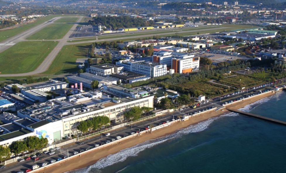 Vue du bâtiment Thales Alenia Space à Cannes - Agrandir l'image, fenêtre modale